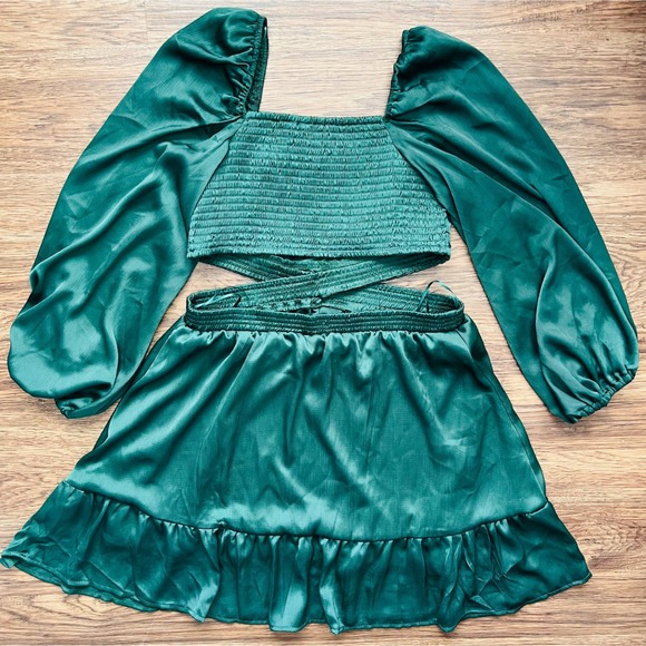 Blu Pepper Dresses & Skirts - Blu Pepper Hunter Green Satin Two Piece Set Smocked Crop Top Ruffle Skirt L NEW